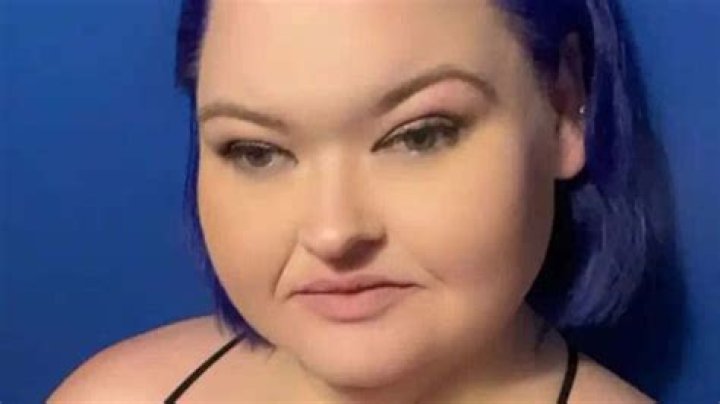 1000-Lb. Sisters star Amy Slaton shows off her drastic weight loss in a tiny black bikini in new video from beach trip