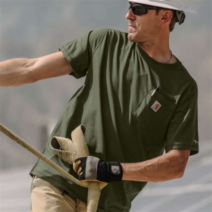 العاطفة السائدة في الابيات