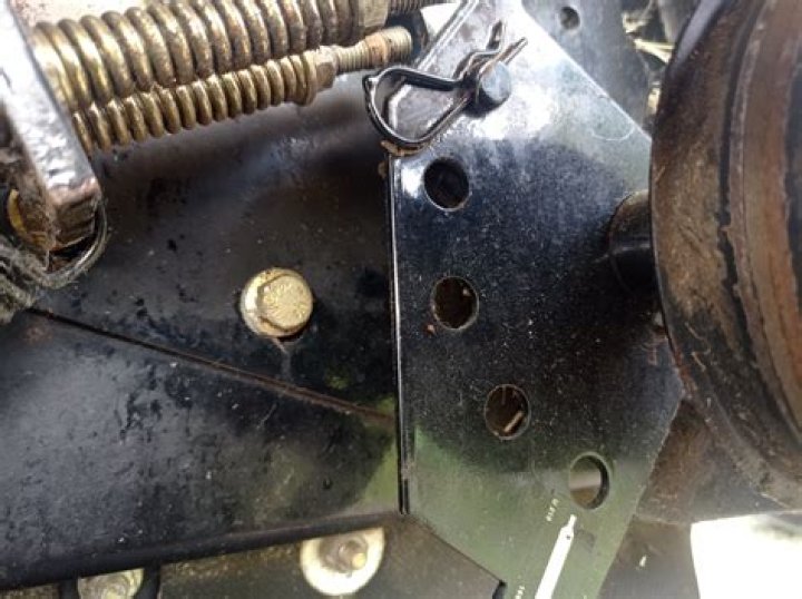 حل سؤال ابعاد غرفة الطعام في منزل هشام