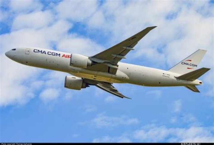 هل يجوز لعن الكافر؟