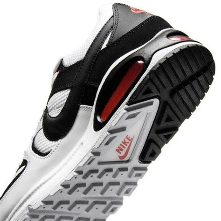 اي انواع المخلوقات الحية الدقيقة يسبب مرض القدم الرياضية؟