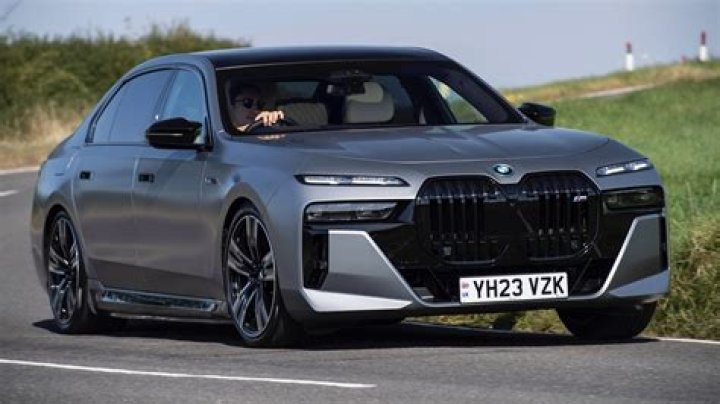 الأب المتوفي يضرب ابنه في المنام