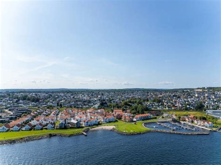 صرف جميع أنواع العباده لله وحده لا شريك له