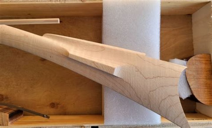 تتحرك جسيمات المادة الصلبة حركة اهتزازية باستمرار…؟