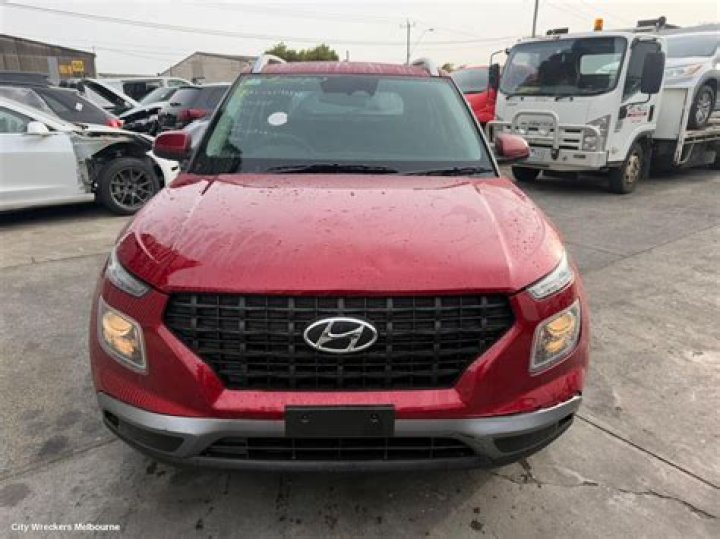 حكم اقامة الرجل من مجلسه