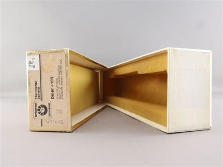 تعرف بانها متوسط كتل النظائر المختلفه للعنصر