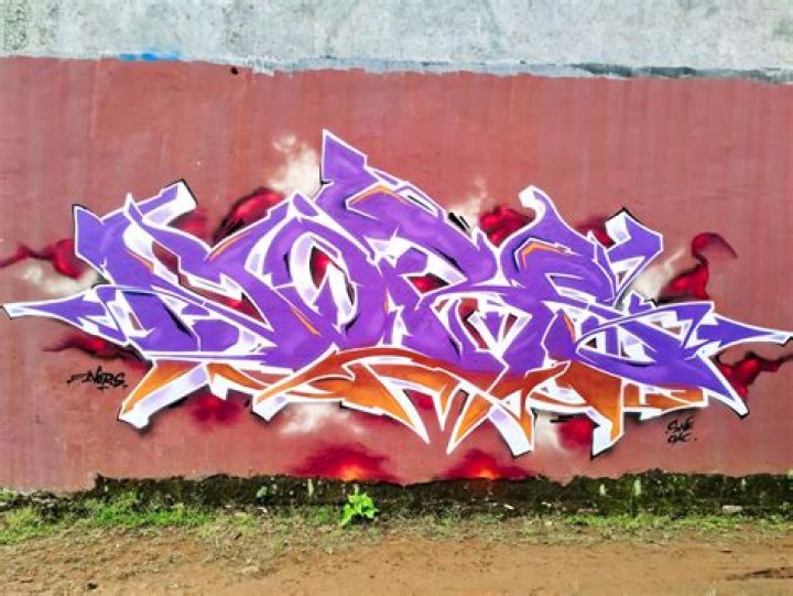 مغني لقب بالكينج هو