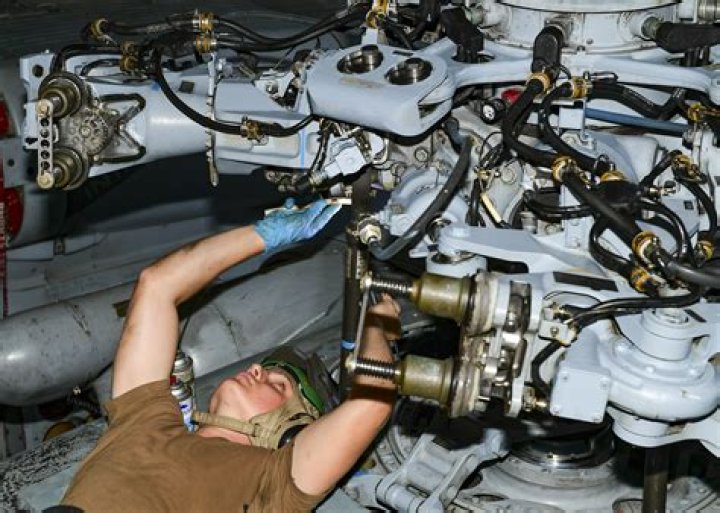 للتحقق من الأخطاء نختار التدقيق من تبويب مراجعة