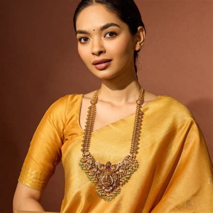 من الأساليب الحديثة لزخرفة البلاطات الخزفية طريقة التلوين الحر