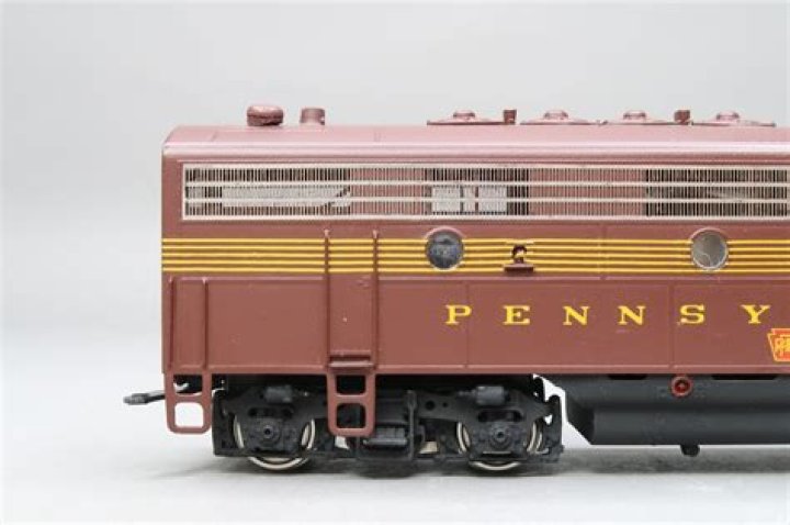 إذا كان سعر سلعة ١٠٠ ريال، وخفض سعرها بنسبة ٢٠٪، ثم خفض سعرها مرة أخرى بنسبة ٣٠٪ ، فإن سعرها الجديد يكون ٥٠ ريالا.