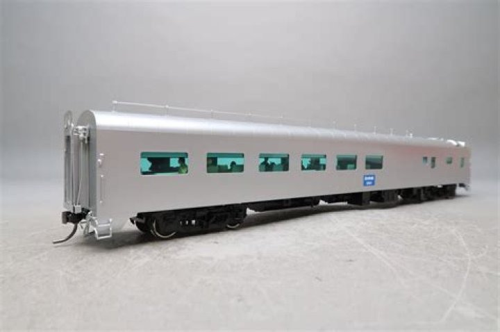 العالم الذي وصف الذرة على انها كرة مصمتة متجانسة هو