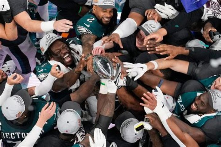 2 Philadelphia Eagles Players Carted Off Field for Neck Injuries