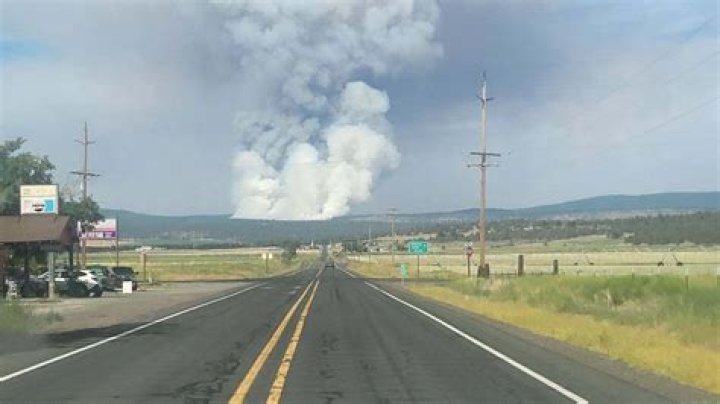 2,000-acre Golden Fire in southern Oregon destroys 43 homes