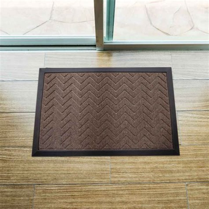 ضد كلمة الايثار