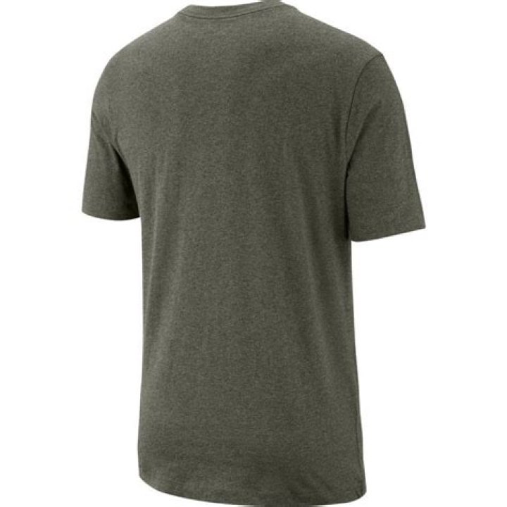 يجري مشعل قبل الطابور الصباحي