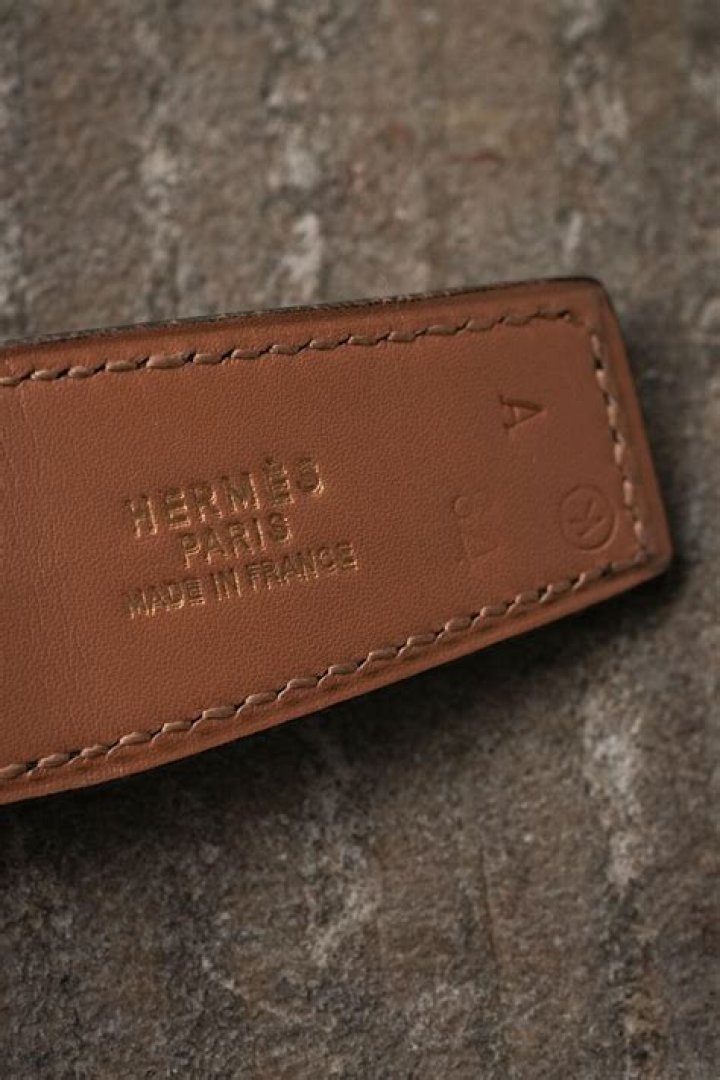 حل لغز طير طار في الابحار ماله ريش ولا منقار عيونه حبة الكزبرة