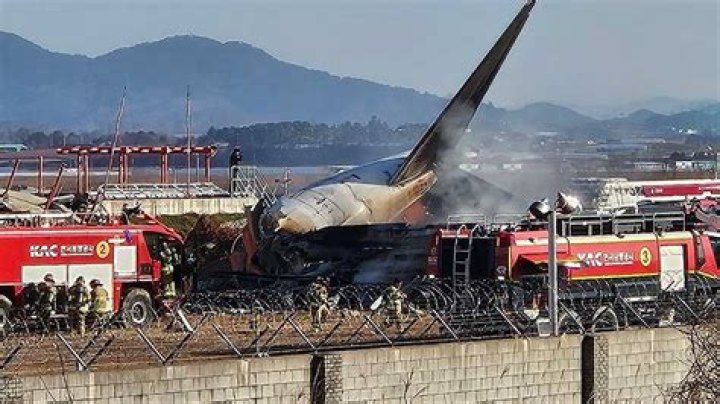 3 dead after small plane crashes into California airport hangar during takeoff