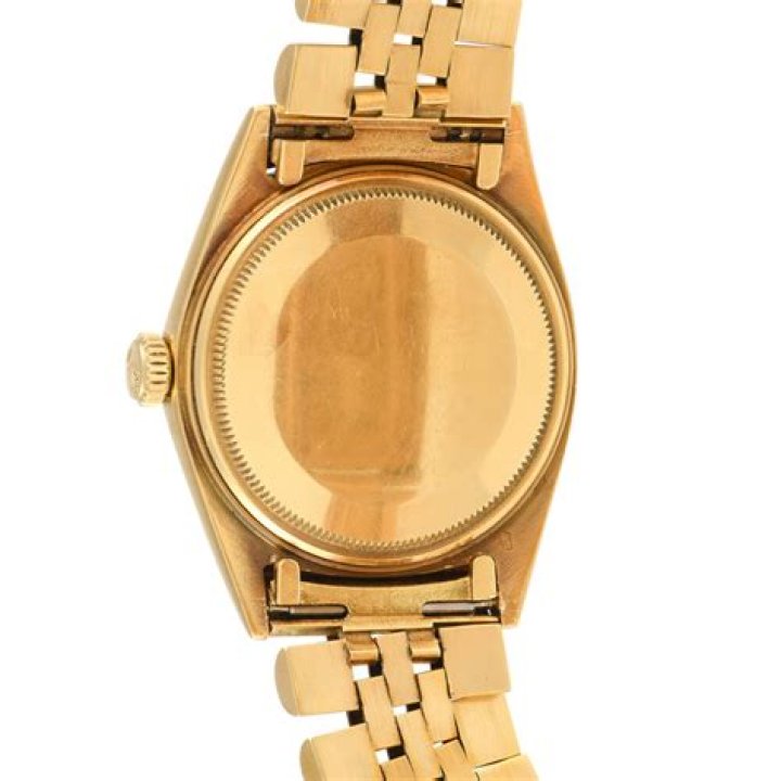 لماذا يحب الرجل قبلة الفم