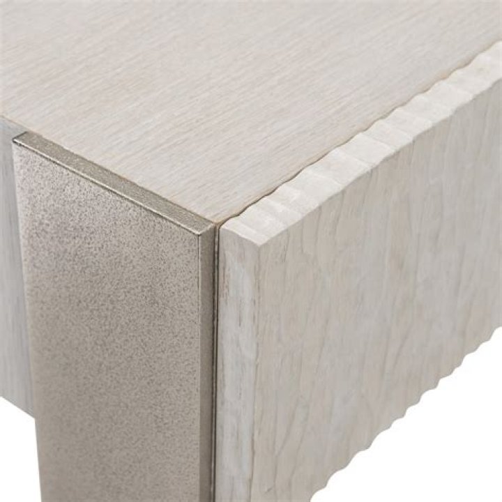 يعبر عن الكتله بانها مقياس لقوة جذب الأرض للمادة