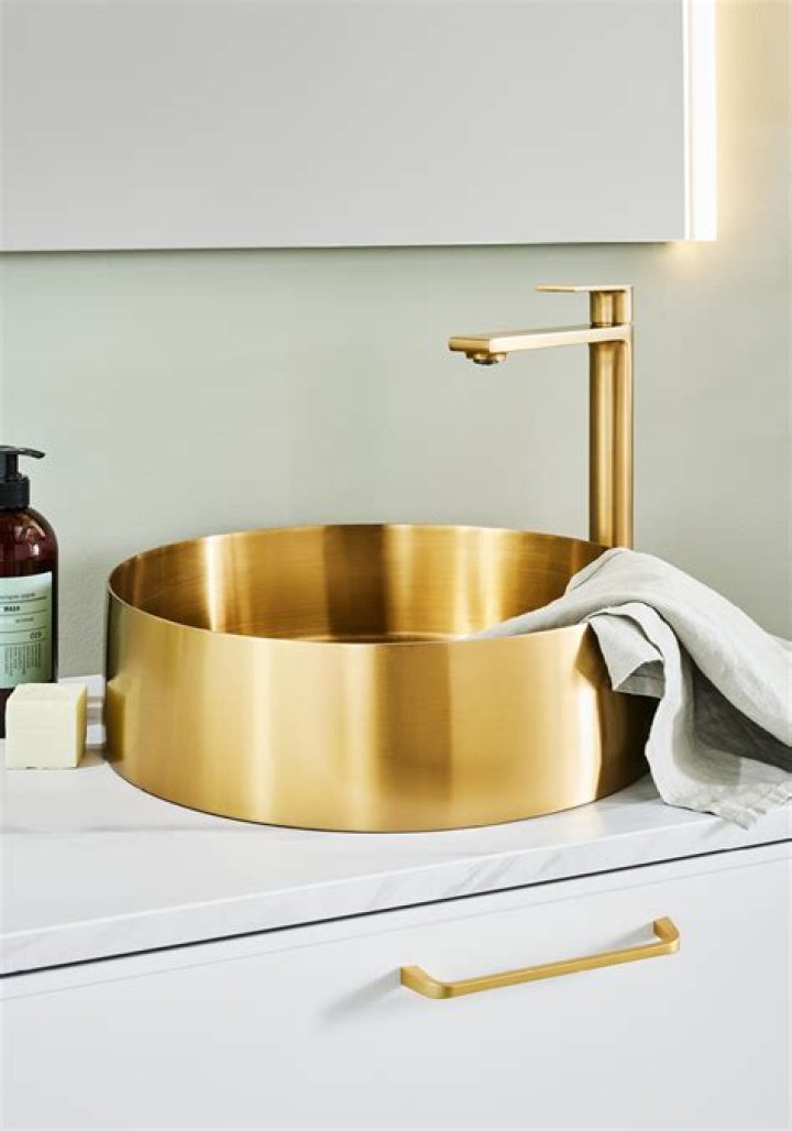 ما هو الفرق بين عوارض الأهلية وموانعها في التشريع الجزائري؟