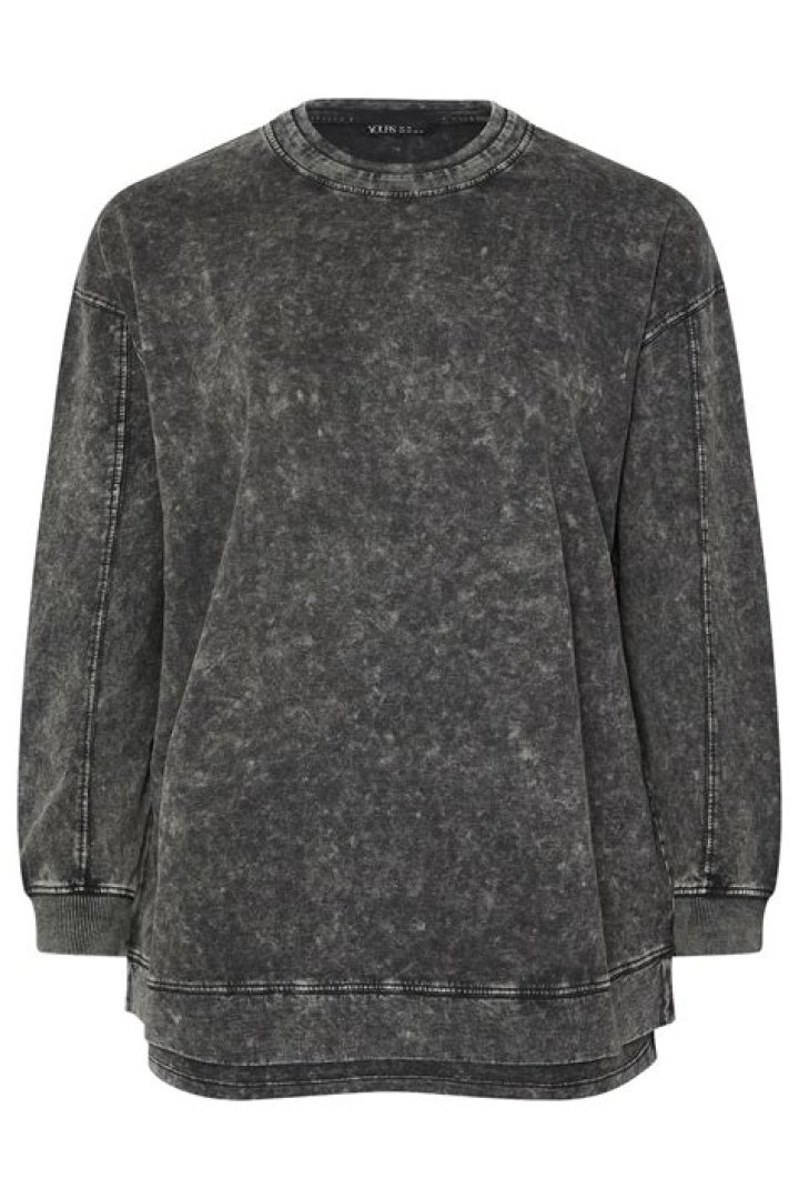 محمد رمضان عنده كم سنه