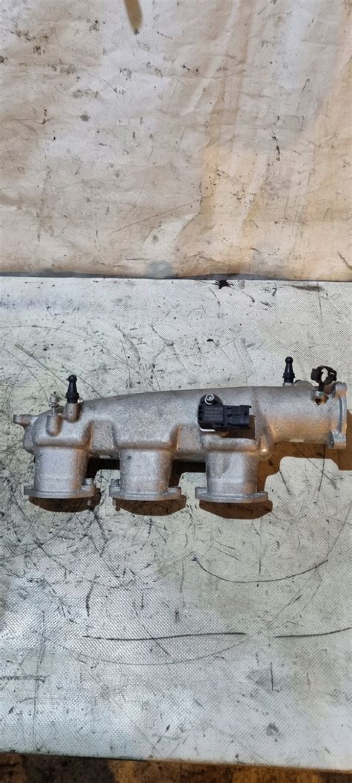 إذا كان طول حبل ٩ مكعبات و قطعته سارة إلى قطعتين ، طول القطعة الأولى يساوي نصف طول القطعة الثانية ، كم طول القطعة الأقصر ؟