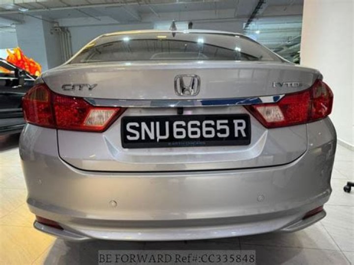 تغطي اليابس من مساحة سطح الأرض حوالي 50 %.