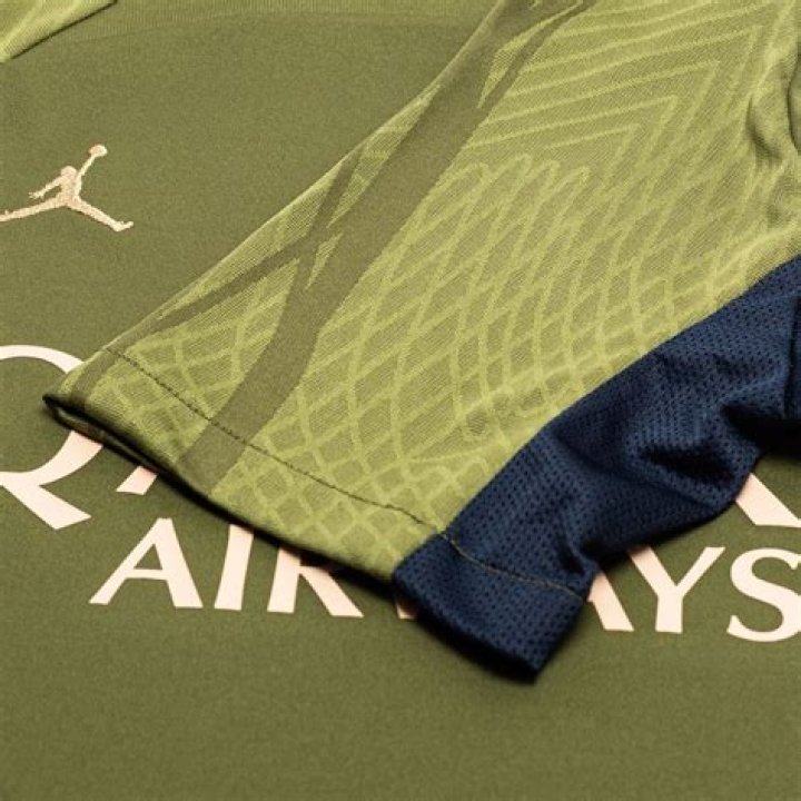 المفصليات ليس لها هيكل خارجي صلب يحمي جسمها