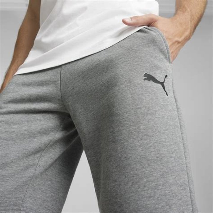 سطوح لابيه سوداء نتجت عن تدفقات بركانيه قديمه تسمى