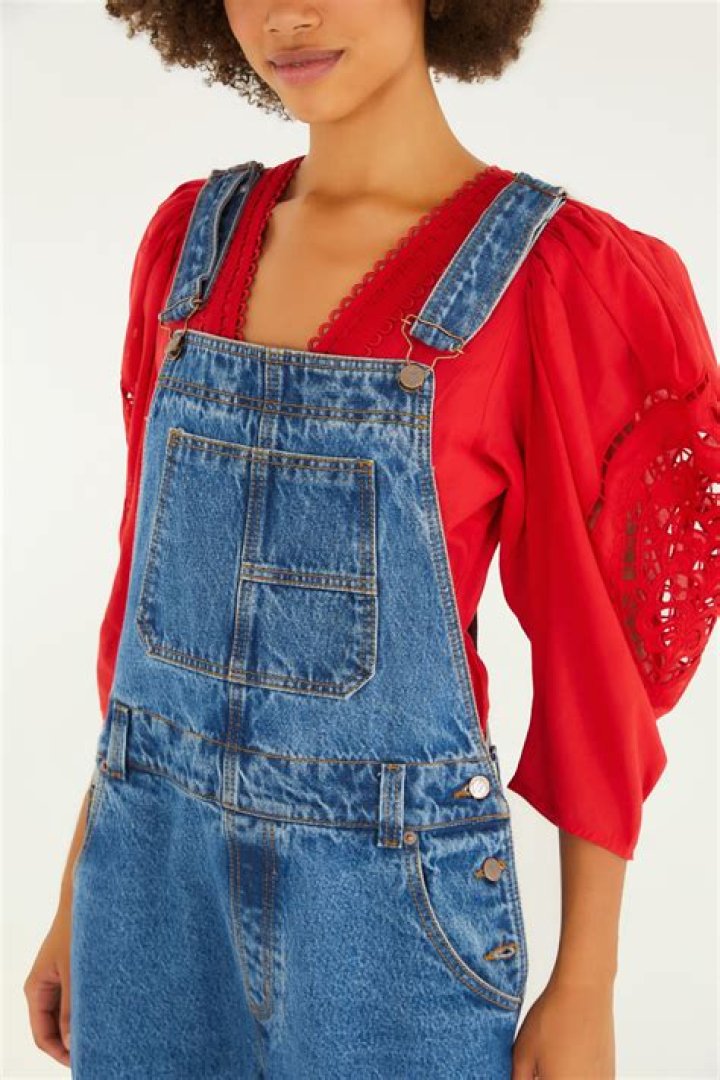 اسم بلاد بحرف ث