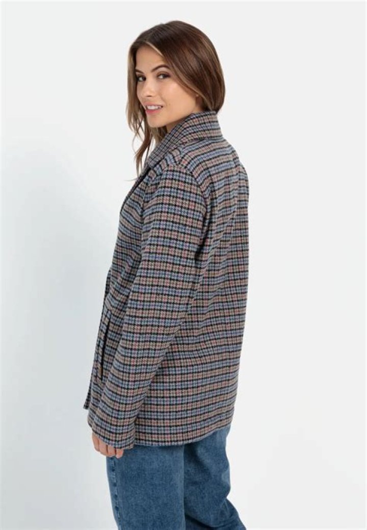 معنى مفحص قطاة، أي