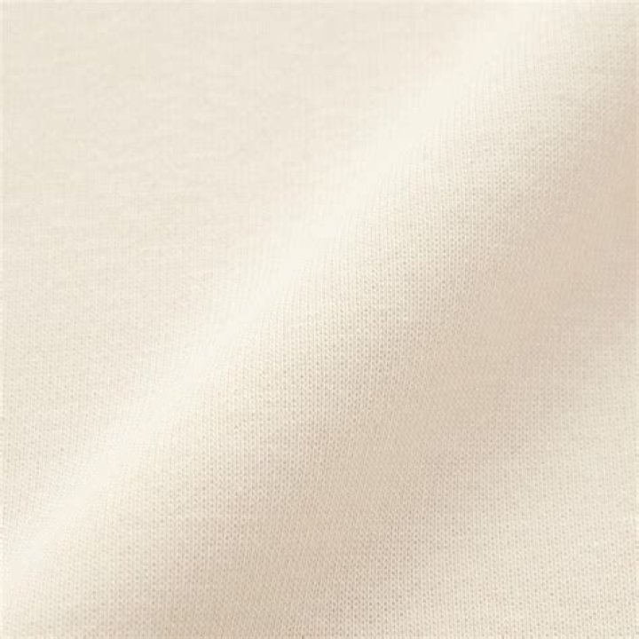 التسارع الناتج عن الجاذبية الأرضية اتجاهه يكون نحو مركز الأرض