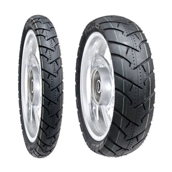 تنشأ الحركة الظاهرية للشمس بسبب مطلوب الإجابة. خيار واحد.