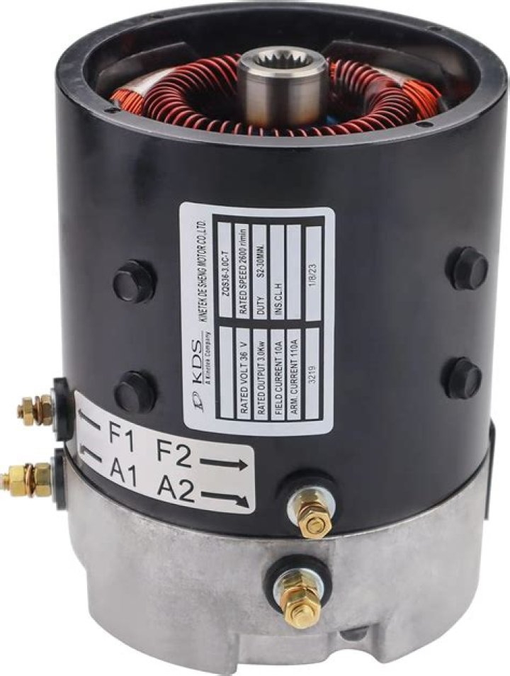 من هو سيبويه ولماذا لقب بهذا اللقب