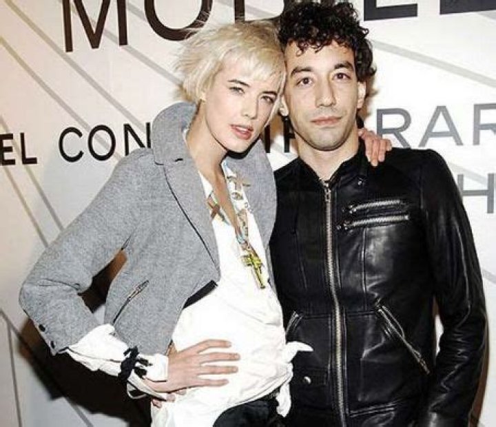 Unveiling The Love Life Of Albert Hammond Jr: Who Is His Girlfriend?