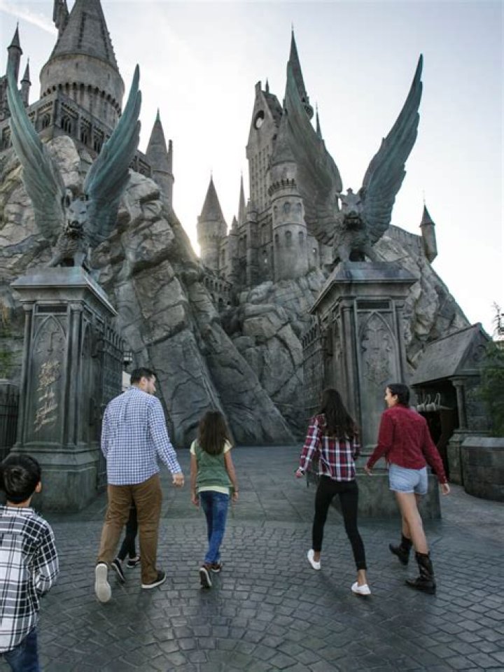 Alexa Bliss Looks Incredibly Bored on Harry Potter Ride