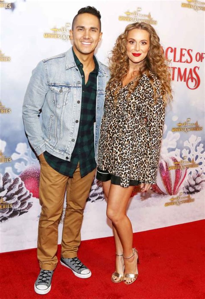Alexa PenaVega Pregnant, Expecting 3rd Child With Carlos PenaVega