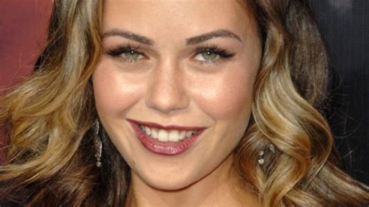 Alexis Dziena Net Worth, Income, Salary, Earnings, Biography, How much money make?