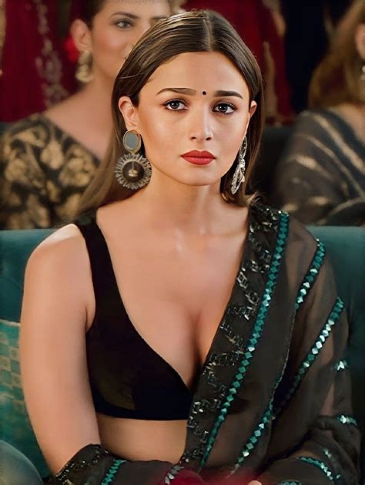 Alia Bhatt Sexy Pics Latest News, Photos and Videos