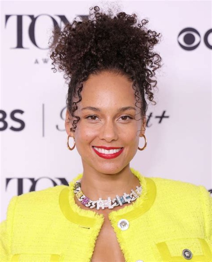 Alisha Newton Age Wikipedia, Biography Net Worth, Dating, Boyfriend, Height