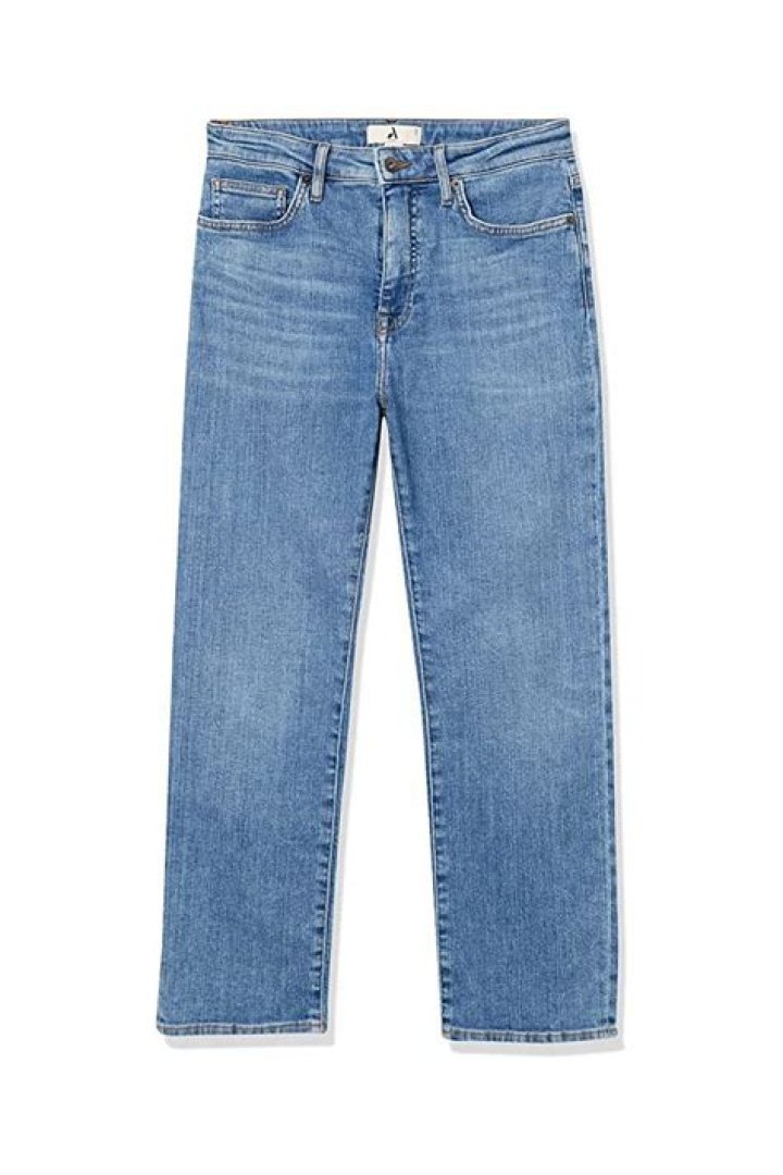 Don’t Miss These Universally Flattering Cropped Jeans for 40% Off