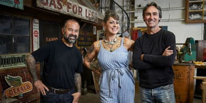 American Pickers star Mike Wolfe’s Tennessee store has crowds of customers as Frank Fritz’s Illinois shop is ‘empty’