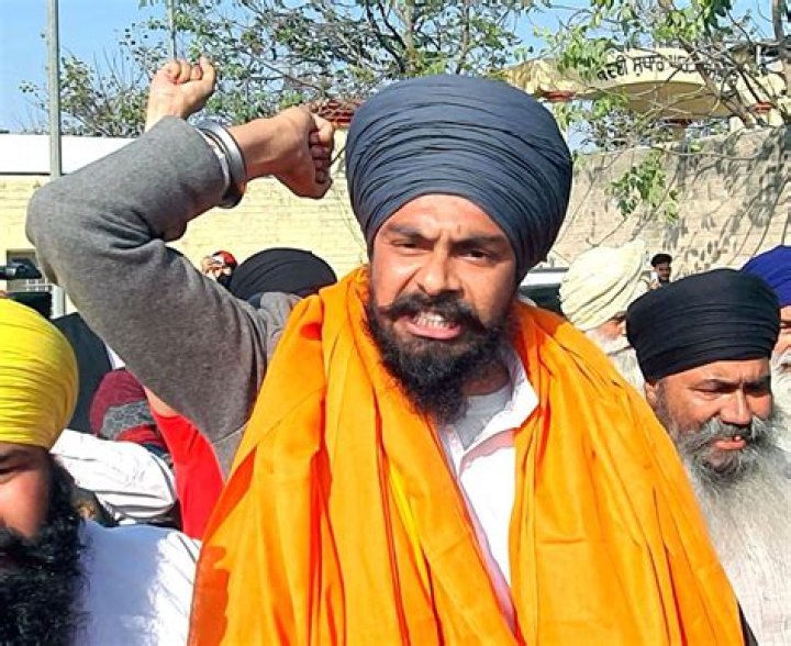Amritsar Khalistan radical Amritpal Singh waris punjab de supporters clash with police live updates Toofan Singh release – India TV