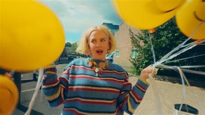 How old is Anne-Marie and what's her net worth?