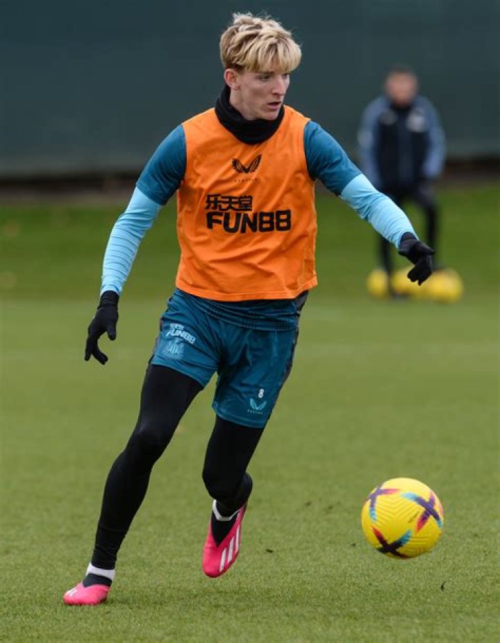 Newcastle star Anthony Gordon back behind the wheel after driving ban overturned