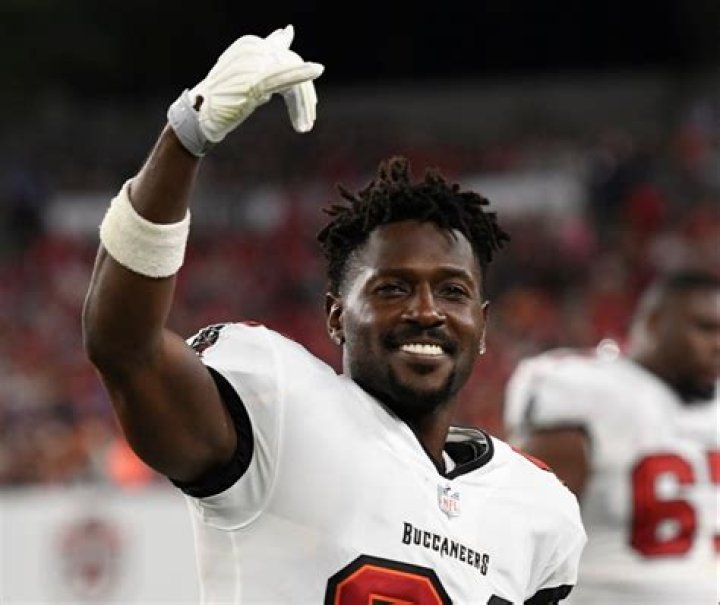 Antonio Brown kicked out of Tampa Bay Buccaneers practice 'after brawl with Titans cornerback Chris Jackson'