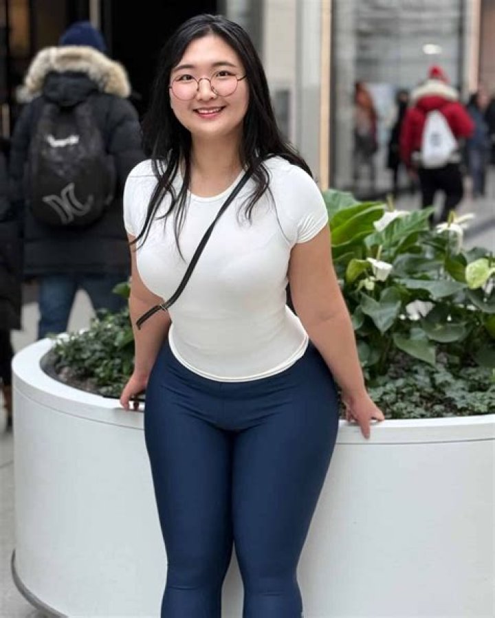 @aroomikim: The Rising Star Of Social Media And Content Creation