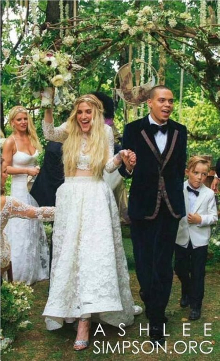 Unveiling The Elegance: Ashlee Simpson's Wedding Dress