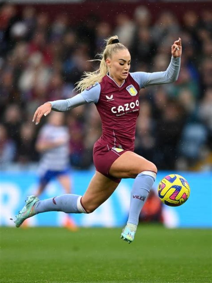 Glamorous Aston Villa star Alisha Lehmann receives incredible offer to switch sports