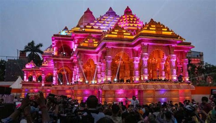 Ram devotees perform light show using 100+ Tesla cars in Houston ahead of Ayodhya temple inauguration